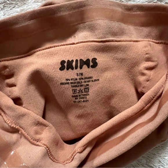 Skims Skirt Slip - Picture 5 of 5